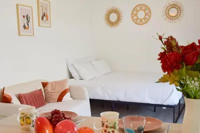 Un ou plusieurs lits dans un hébergement de l'établissement Palm Beach Studio with Terrace 150m from beaches