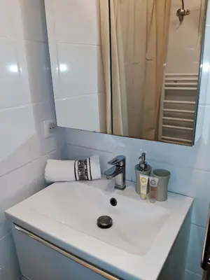Salle de bains dans l'établissement Romantic house Golfe Juan