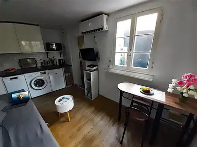 Cuisine ou kitchenette dans l'établissement Romantic house Golfe Juan