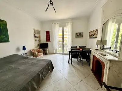 Un ou plusieurs lits dans un hébergement de l'établissement 242 Cannes La Croisette - PALAIS MIRAMAR - Studio au calme coté jardin