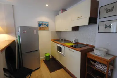 Cuisine ou kitchenette dans l'établissement superbe appartement tout confort beg4012