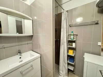 Salle de bains dans l'établissement Cannes proche Croisette - 2 pièces au calme avec terrasse