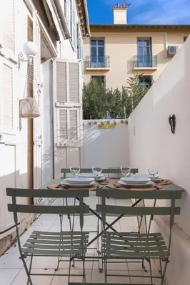Balcon ou terrasse dans l'établissement La Vela Azzurra - terrasse, clim, 15 mn à pied du Palais et plages