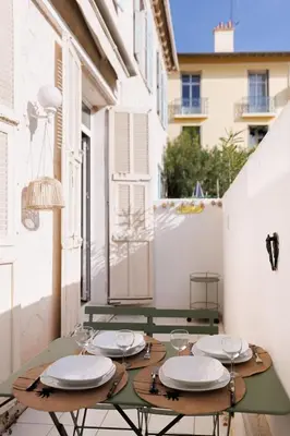 Balcon ou terrasse dans l'établissement La Vela Azzurra - terrasse, clim, 15 mn à pied du Palais et plages