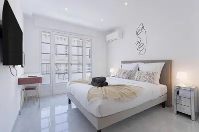 Un ou plusieurs lits dans un hébergement de l'établissement Cannes Molière - Palais, Plage, Balcon, Clim et Centre ville