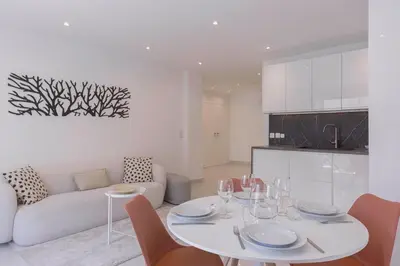Cuisine ou kitchenette dans l'établissement Cannes Molière - Palais, Plage, Balcon, Clim et Centre ville