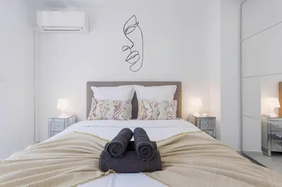 Un ou plusieurs lits dans un hébergement de l'établissement Cannes Molière - Palais, Plage, Balcon, Clim et Centre ville