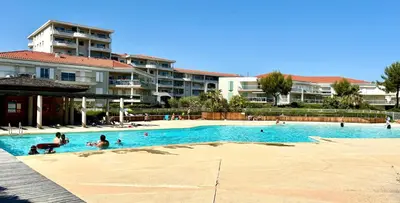 Piscine de l'établissement Beachside Apartment with Pool & Garden in Juan les Pins ou située à proximité