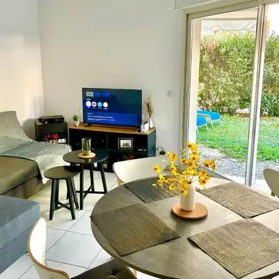 Beachside Apartment with Pool & Garden in Juan les Pins