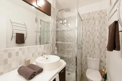 Salle de bains dans l'établissement Studio très spacieux et Design LE BELLA Climatisé
