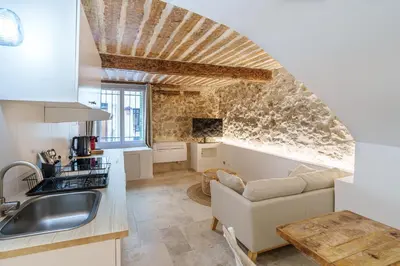 Coin salon dans l'établissement 2 pièces Cœur du Vieil Antibes