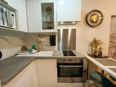 Cuisine ou kitchenette dans l'établissement La Résidence Fleuries - Plage