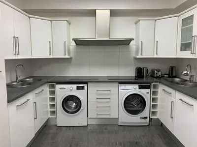 Cuisine ou kitchenette dans l'établissement Cannes centre Villa piscine spa