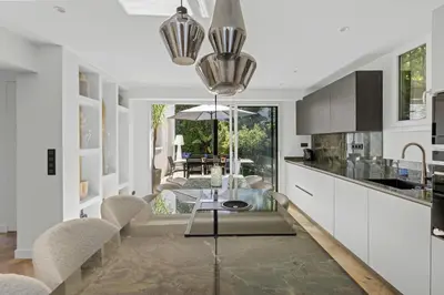 Cuisine ou kitchenette dans l'établissement Luxueuse Villa L'Olivier Cannes 4 chambres jacuzzi