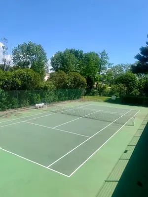 Tennis ou squash au sein de l'appartement ou à proximité