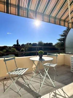 Balcon ou terrasse dans l'établissement STUDIO HORIZON - SEA VIEW - POOL- Air Conditioner - Kitchen - Wifi -TV Train - Bus -