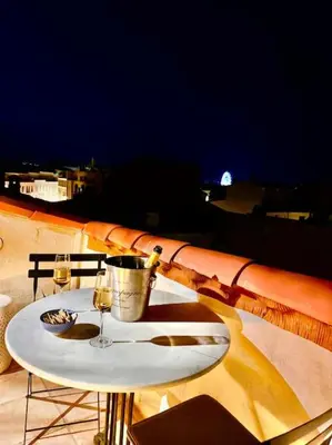 Coin salon dans l'établissement ARAZY - Superb duplex old Antibes very central, AC, terrace