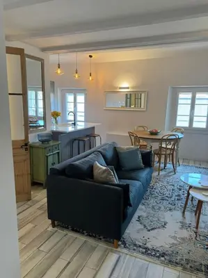 Coin salon dans l'établissement ARAZY - Superb duplex old Antibes very central, AC, terrace