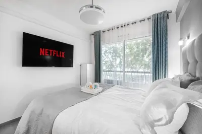 Un ou plusieurs lits dans un hébergement de l'établissement Suite Ioana - Appartement à Cannes