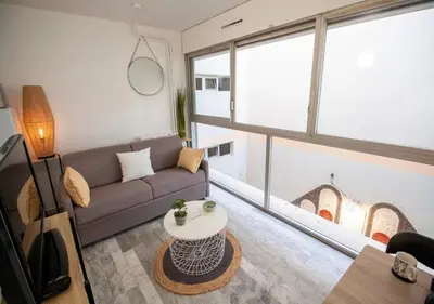Coin salon dans l'établissement Stylish Studio with Pool 500 meters to the Beach