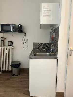 Cuisine ou kitchenette dans l'établissement Studio ANTIBES CENTRE