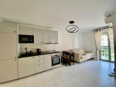 Cuisine ou kitchenette dans l'établissement Modern Apartment in Cannes