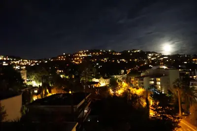 Vue générale sur Cannes ou vue de la ville depuis l'appartement