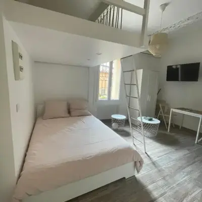 Studio vieil Antibes et mezzanine proche de la mer
