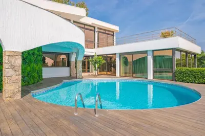 Piscine de l'établissement Villa Emilia, vue mer, Super-Cannes ou située à proximité
