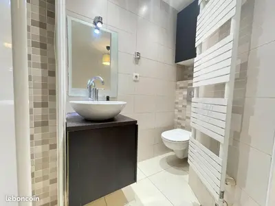 Salle de bains dans l'établissement Lovely Flat with Covered Balcony in Cannes