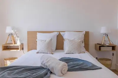 Un ou plusieurs lits dans un hébergement de l'établissement Studio Jasmin - calme charmant clim Palais & plage