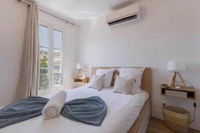 Un ou plusieurs lits dans un hébergement de l'établissement Studio Jasmin - calme charmant clim Palais & plage