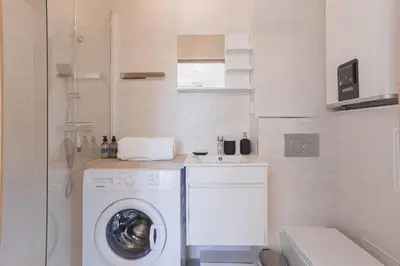 Cuisine ou kitchenette dans l'établissement Studio Jasmin - calme charmant clim Palais & plage