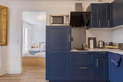Cuisine ou kitchenette dans l'établissement Studio Jasmin - calme charmant clim Palais & plage