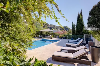 Piscine de l'établissement La Villa Julia Two ou située à proximité