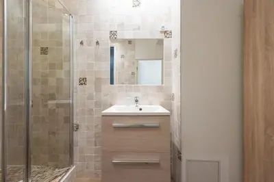 Salle de bains dans l'établissement Cannes 1-Br Apartment in the Carré d’Or