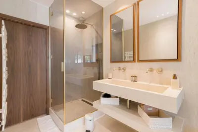 Salle de bains dans l'établissement La Réale Croisette
