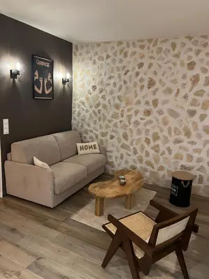 Coin salon dans l'établissement Au coeur du vieil Antibes