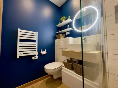 Salle de bains dans l'établissement Rêve Bleu SCLS - Wifi, Centre-Ville