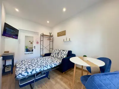 Télévision ou salle de divertissement dans l'établissement Rêve Bleu SCLS - Wifi, Centre-Ville
