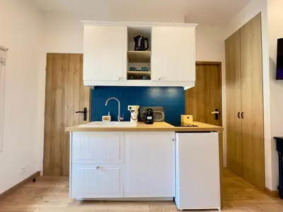 Cuisine ou kitchenette dans l'établissement Rêve Bleu SCLS - Wifi, Centre-Ville