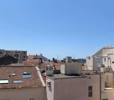 Vue générale sur Cannes ou vue de la ville depuis l'appartement
