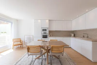 Cuisine ou kitchenette dans l'établissement Sublime 3 pièces entièrement rénové dans le centre de Cannes