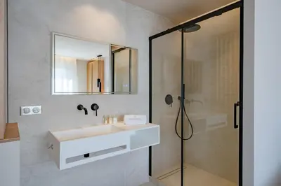 Salle de bains dans l'établissement Beautiful 3 bedroom fully renovated