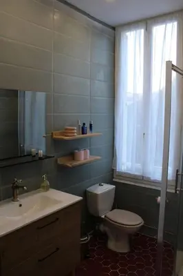 Salle de bains dans l'établissement Cocon Spacieux équipé Quartier Prado