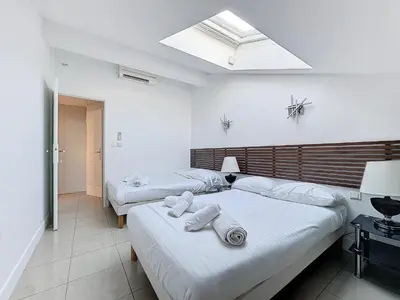 Un ou plusieurs lits dans un hébergement de l'établissement INTUITION - Cannes centre - 6-8 Couchages