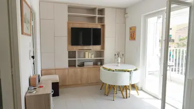 Cuisine ou kitchenette dans l'établissement Proche Palais Des Festivals - Croisette,Studio Bella - Palmazur Vacances