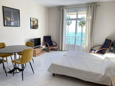 Coin salon dans l'établissement 204 - Cannes La Croisette - Studio face mer avec balcon