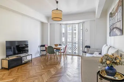 Télévision ou salle de divertissement dans l'établissement Elegance and Refinement, proximity to La Croisette