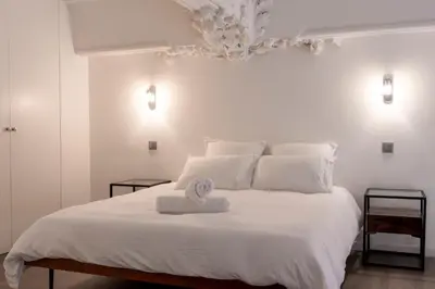 Un ou plusieurs lits dans un hébergement de l'établissement Triplex Gallia Luxe Cannes